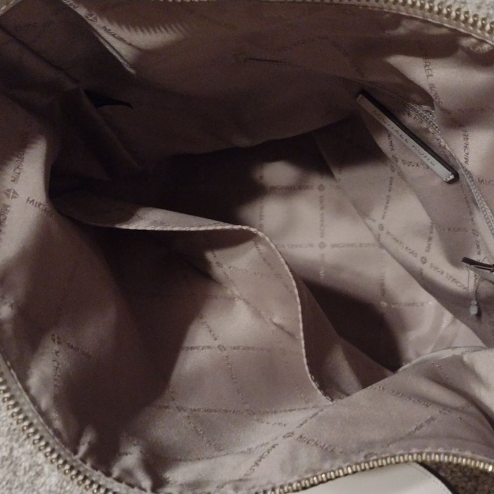 Michael kors purse - Picture 8 of 14